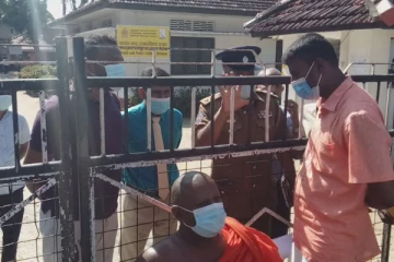 தேரரின் தலைமையில் கல்முனையில் போராட்டம் (Photos)