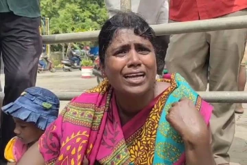 கிளிநொச்சி நடு வீதியில் கதறி அழும் ஆசிரியையின் ஆதங்கம் (Video)
