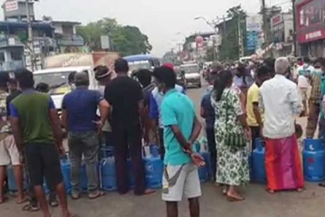 ஹோமாகமையில் பதற்ற சூழ்நிலை! வாகன போக்குவரத்தும் முடக்கம்!