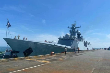 ආන්දෝලනාත්මක චීන නැව අතරේ ප්‍රහාරාත්මක නැවක් ලංකාවට...