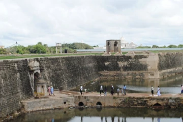 யாழ்ப்பாணம் கோட்டை அகழியில் சடலம்