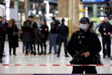 பிரான்ஸ் தலைநகர் பாரீஸில் மர்ம நபர் கத்திக்குத்து தாக்குதல்: பரபரப்பை ஏற்படுத்தியுள்ள சம்பவம்