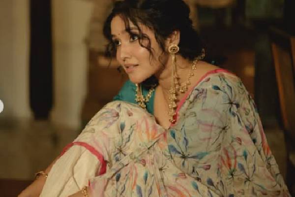 பராசக்தி ரத்னமாலாவாகவே மாறிய 21 வயது அனிகா சுரேந்திரன்!! ரீல்ஸ் வீடியோ.. | Actress Anikha Surendran Parasakthi Ratnamala Look