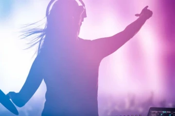 ජනප්‍රිය ගායිකාවක් හදිසියේම මිය යයි..මරණය අභිරහසක්..