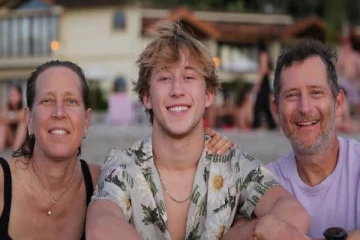 யூடியூப் நிறுவனத்தின் முன்னாள் சி.இ.ஓ. மகன் பல்கலைக்கழகத்தில் மர்மமான முறையில் மரணம்!