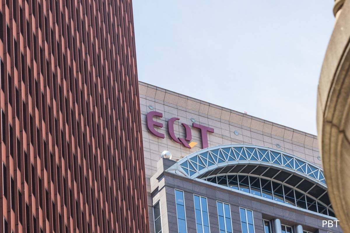 ரூ.18,000 கோடிக்கு விற்கப்பட உள்ள RCB? இறுதிக்கட்ட போட்டியில் இரு குழு | Rcb Sale To Final Stage 2 Competitiors In Race