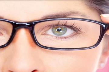 கண்ணாடி போடற தழும்பு மூக்கின் மேல் இருக்கா? அதனை போக்க அசத்தலான டிப்ஸ்