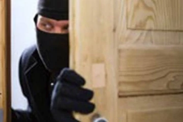 இளவாலையில் இடம்பெற்ற கொள்ளை சம்பவம்