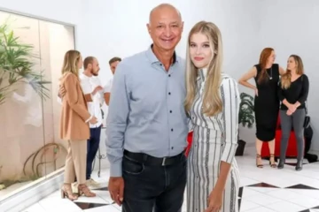 16 குழந்தைகள் - 16 வயது சிறுமியை 7வது திருமணம் செய்த 65 வயது மேயர்!