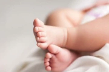 பிறந்த சில மணி நேரங்களில் பச்சிளங்குழந்தையின் அவலநிலை... மனசாட்சியின்றி தாய் செய்த கொடூரம்