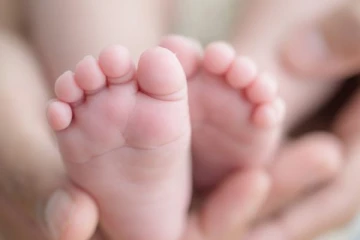 80 ஆண்டுகளாக விலகாத மர்மம்! 5 வயதிலேயே ஆண் குழந்தை பெற்றெடுத்த சிறுமி.. எப்படி சாத்தியம்?