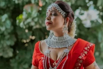 Viral News: தன்னை தானே திருமணம் செய்து கொண்ட பெண்! வீட்டில் விசேஷம்