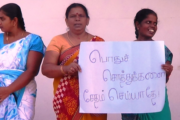 மட்டக்களப்பின் பிரபல பாடசாலையின் அதிபர்-ஆசிரியர்கள் பணி பகிஷ்கரிப்பு (Photos) | Principals Teachers Popular School Strike