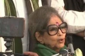 டெல்லியில் விவசாயிகளை நேரில் சந்தித்தார் மகாத்மா காந்தியின் பேத்தி