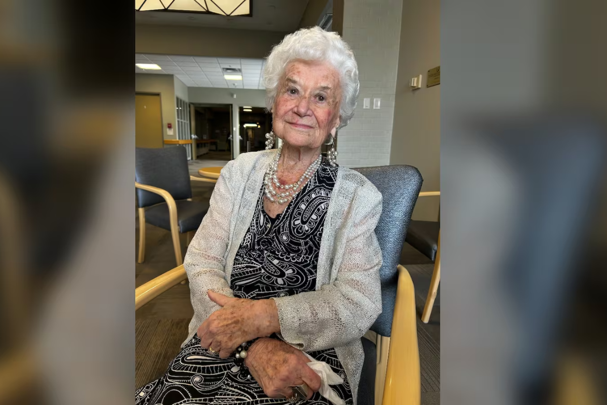 95 வயதிலும் தொண்டு செய்கிற மூதாட்டி – குவியும் பாராட்டுகள்! | Enjoy Doing It 95 Year Old Winnipeg Woman 95 வயதிலும் தொண்டு செய்கிற மூதாட்டி – குவியும் பாராட்டுகள்! | Enjoy Doing It 95 Year Old Winnipeg Woman