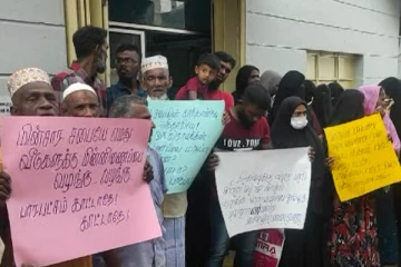 மின்சாரம் வழங்குமாறு கோரி மட்டக்களப்பில் ஒல்லிக்குளம் குடியேற்ற கிராம மக்கள் ஆர்ப்பாட்டம் (video)