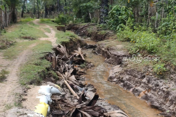 வற்றாப்பளையில் உள்ளக வீதிகள் சீரின்மை! நிலைமைகளை நேரில் சென்று ஆராய்ந்த ரவிகரன் எம்.பி | Public Facing Hardship Due Poor Roads Vatthappalai