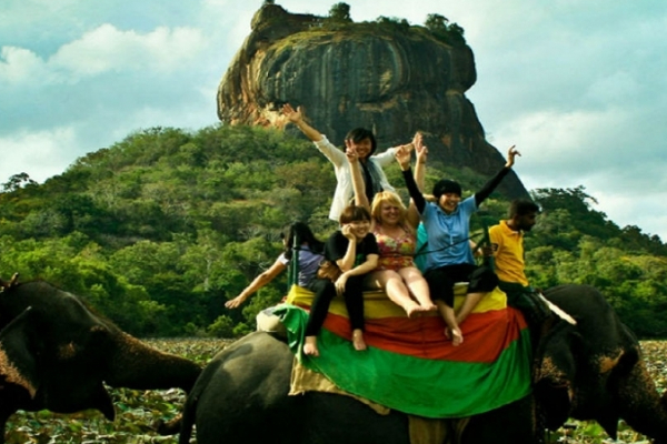 மகிழ்ச்சியை ஏற்படுத்திய சுற்றுலாப் பயணிகளின் வருகை! | The Arrival Of Happy Tourists