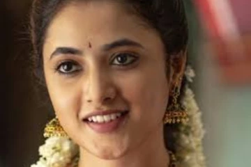 பார்க்க பச்சக்குழந்தை மாதிரி இருந்த, இப்படியெல்லாம் போஸ் ஆ! ஷாக் ஆன ரசிகர்கள்