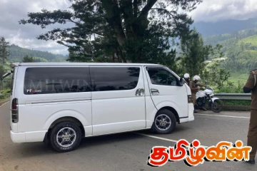 நானுஓயாவில் சுற்றுலா பயணிகளை ஏற்றிச் சென்ற வான் சாரதி மீது குளவித் தாக்குதல்