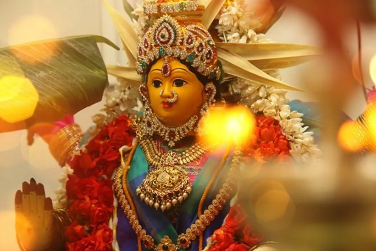 2026: வரலட்சுமி விரதம் எப்பொழுது? வழிபாடு செய்யும் சரியான முறை என்ன? | 2026 Varalakshmi Date Timing And Worship Method