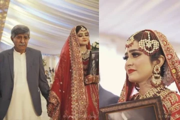 மணமேடைக்கு தாயின் புகைப்படத்துடன் கண்ணீர் மல்க வந்த மணமகள்