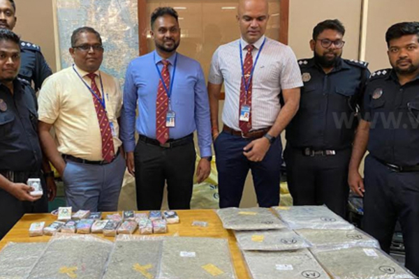 வெளிநாட்டிலிருந்து வந்த தொழிலதிபர்கள் இலங்கையில் கைது | Foreign Businessmen Arrested In Sri Lanka