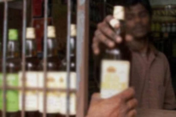 நாட்டில் உள்ள அனைத்து மதுபானசாலைகளுக்கும் பூட்டு