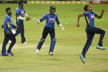 அறிமுகப் போட்டியில் வீசிய முதல் பந்திலேயே விக்கெட்.. தென் ஆப்பிரிக்காவை திணறவிட்ட தடம் பதித்த இலங்கை வீரர்! குவியும் பாராட்டு