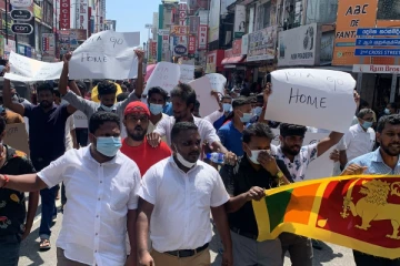 புறக்கோட்டை பகுதியை முற்றுகையிட்ட மக்கள்: வலுக்கும் போராட்டம் (Live)