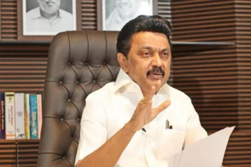 அத்தியாவசிய பொருட்கள் தடையின்றி கிடைக்க முதல்வர் மு.க.ஸ்டாலின் அதிகாரிகளுடன் ஆலோசனை!