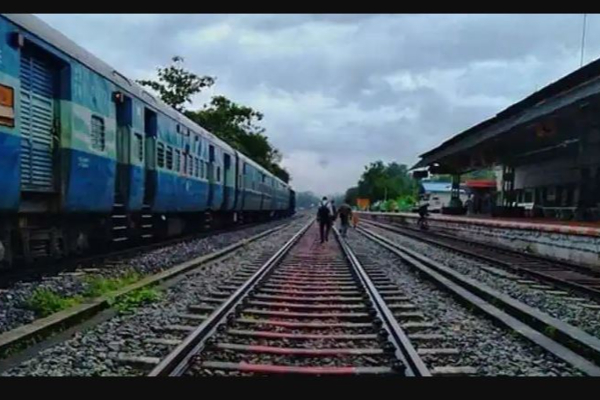 தமிழகத்தில் உள்ள 11 வழித்தடங்களில் தனியார் ரயில் விரைவில் இயக்கம்!  ரயில்வே தொழிற்சங்கங்கள் எதிர்ப்பு! | Railway Private Trains In Tamilnadu
