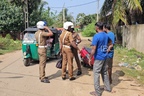 யாழ். பொம்மைவெளி பகுதியில் கோர விபத்து - குடும்பப் பெண் பரிதாபமாக பலி | Woman Dies In Tragic Accident In Jaffna யாழ். பொம்மைவெளி பகுதியில் கோர விபத்து - குடும்பப் பெண் பரிதாபமாக பலி | Woman Dies In Tragic Accident In Jaffna