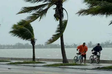 “අද මුහුදට යනවා නම් අවධානයෙන් ඉන්න” – තද සුළං සමග මුහුද රළු වන ප්‍රදේශ මෙන්න