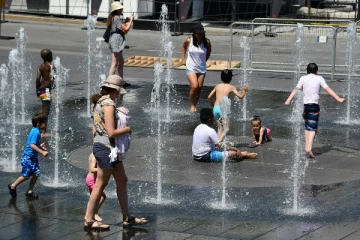 உலகின் பல நாடுகளில் இயல்பை விட அதிக வெப்பம்