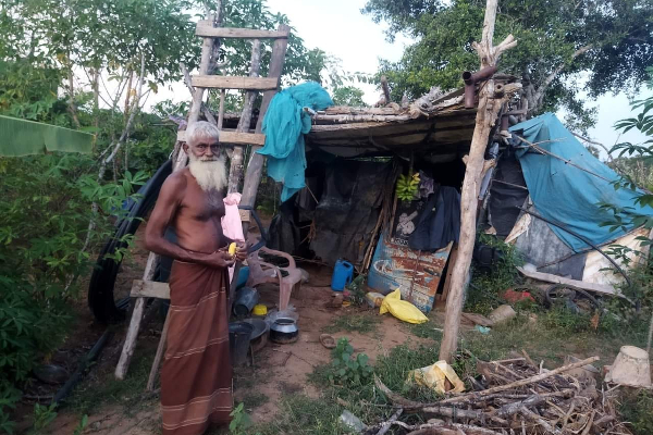 கிளிநொச்சியில் உள்ள ஒரு முதியவரின் அவல நிலை! | Kilinochchi Old Man Living Land Without Home