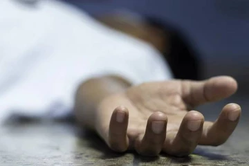 தனிமையில் வசித்து வந்த நபர் சடலமாக மீட்கப்பட்டதால் பரபரப்பு