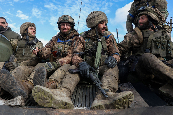 ஆயிரக்கனக்கான உக்ரைனிய வீரர்களுக்கு பிரான்ஸில் பயிற்சி! | Thousands Of Ukrainian Soldiers Training France
