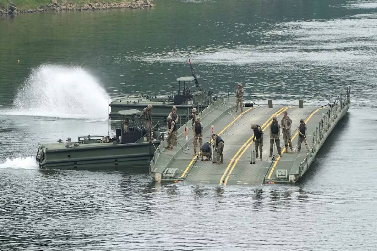 10 பொலிஸ்டிக் ஏவுகணைகளை ஏவி சோதனை செய்த வடகொரியா | North Korea Test Fires 10 Missiles Us South Korea