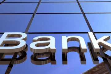 வங்கியின் கதவை உடைத்து கொள்ளை