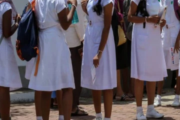 மட்டக்களப்பில் மாணவிகளுக்கு பாலியல் தொல்லை கொடுத்த ஆசிரியர்!