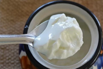 தயிர் பிரியரா நீங்கள்? அதை சாப்பிடுவதால் ஏற்படும் தீமைகளை பாருங்க