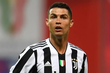 நிலநடுக்கத்தால் பாதிக்கப்பட்டவர்களுக்கு உதவ., ஜாம்பவான் ரொனால்டோவின் ஜெர்சி ஏலம்