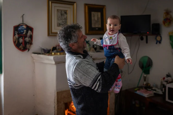 கிராமத்தில் 30 ஆண்டுகளுக்குப் பிறகு பிறந்த குழந்தை; Miracle baby ....கொண்டாடும் மக்கள் | The Child Was Born After 30 Years Italy Village