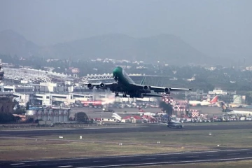 தனிவிமானம் மூலம் கொரோனா சிகிச்சைக்காக  சென்னை வந்த தொழிலதிபர்