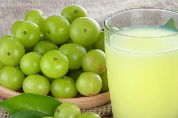 சாப்பிட்டவுடன் செரிமானத்தை சீர்படுத்தும் நெல்லிக்கனி: இவ்வளவு சிறப்புக்களா?