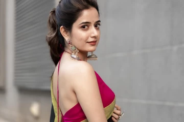 நடிகை ஆஷிகா ரங்கநாதன் சேலையில் அழகிய ஸ்டில்கள்