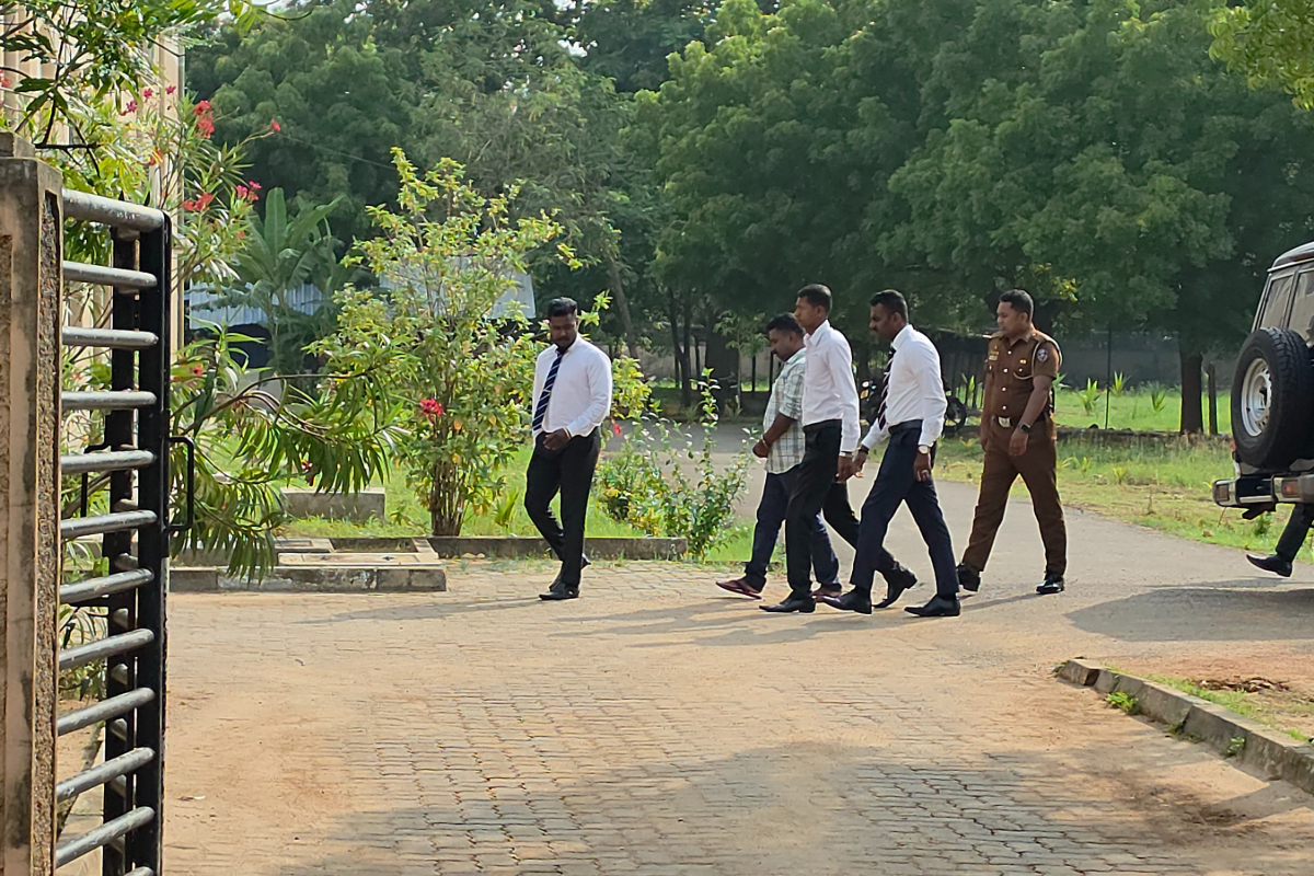 முன்னாள் போராளி கிருஷ்ணகுமாரை எதிர்வரும் மாதம் நீதிமன்றில் முன்னிலையாக அழைப்பு | Krishnakumar Who Was Arrested Has Been Released முன்னாள் போராளி கிருஷ்ணகுமாரை எதிர்வரும் மாதம் நீதிமன்றில் முன்னிலையாக அழைப்பு | Krishnakumar Who Was Arrested Has Been Released