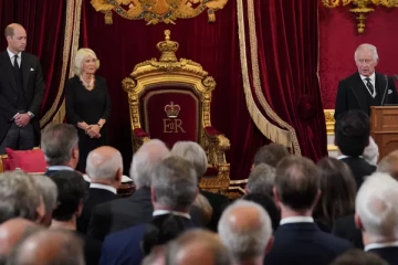 බ්‍රිතාන්‍යයේ රජු ලෙස චාල්ස් කුමරුව නිල වශයෙන් ප්‍රකාශයට පත් කෙරේ