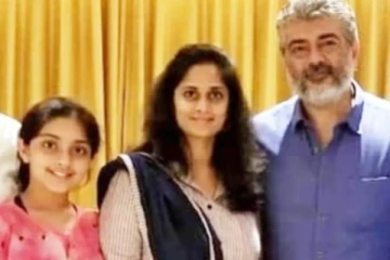 தனது குடும்பத்துடன் தீபாவளி கொண்டாடிய தல அஜித்.. அழகிய புகைப்படத்தை பாருங்க